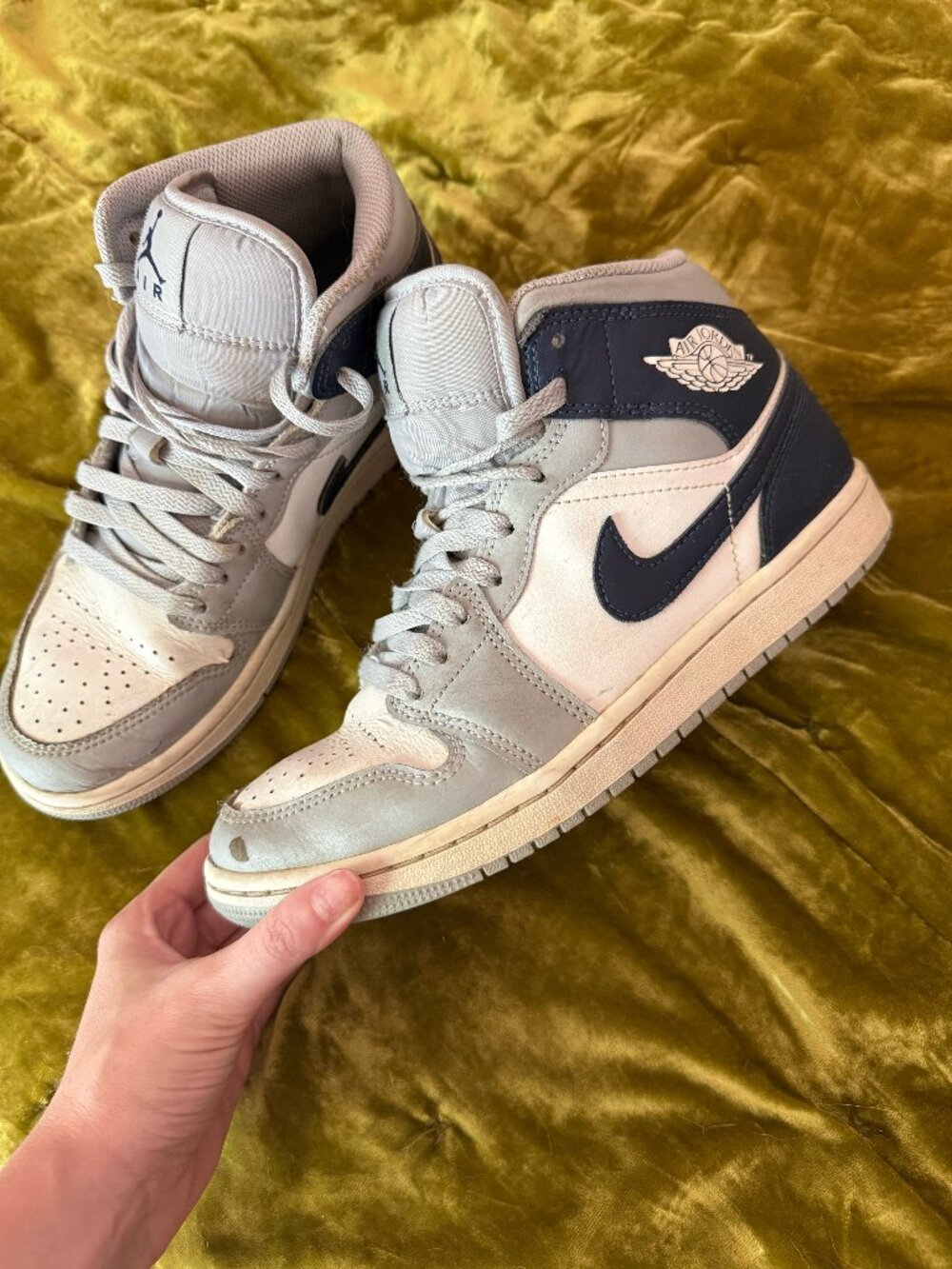 Nike Air Jordan 1 Mid "Wolf Grey Midnight Navy"